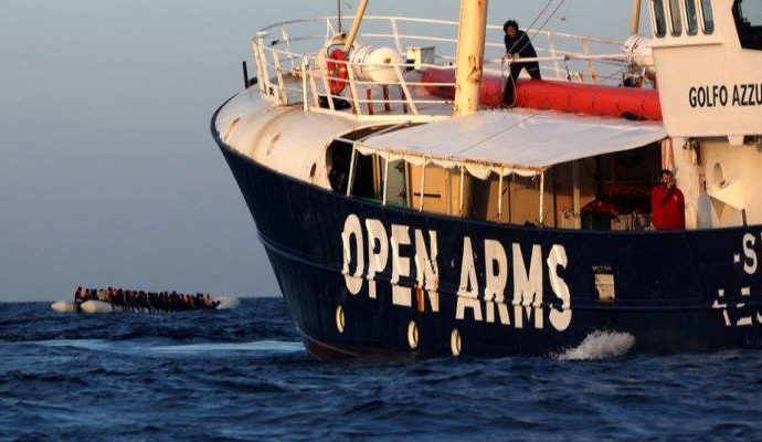 Open Arms con 311 profughi a bordo approda in Spagna