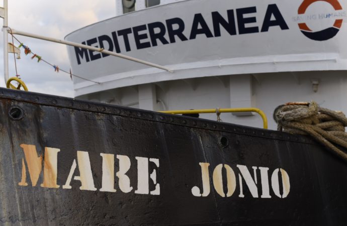 Migranti, Lampedusa sfida Salvini