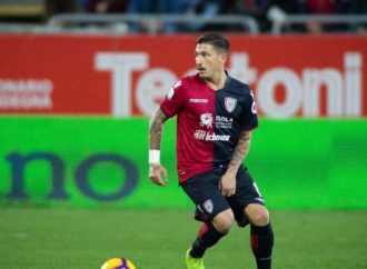 Cagliari in campo con una maglia speciale