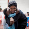 Halima Aden incontra rifugiati