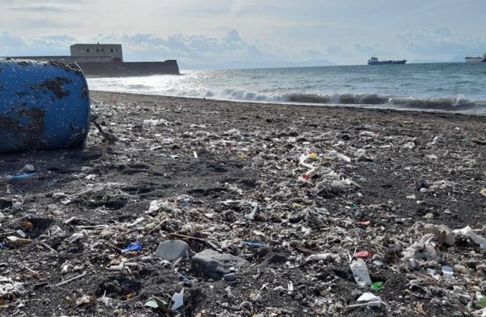 La plastica nel Mediterraneo