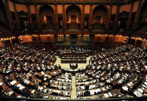 Parlamentari si dimezzino stipendi, la proposta