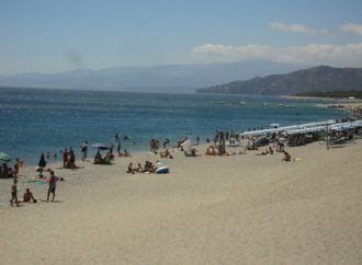 Il distanziamento sociale in spiaggia