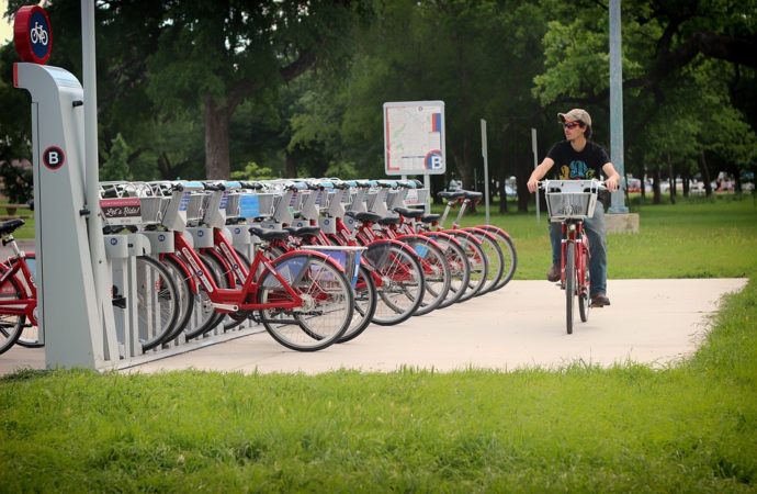 Le aziende incentivano ad andare in bici