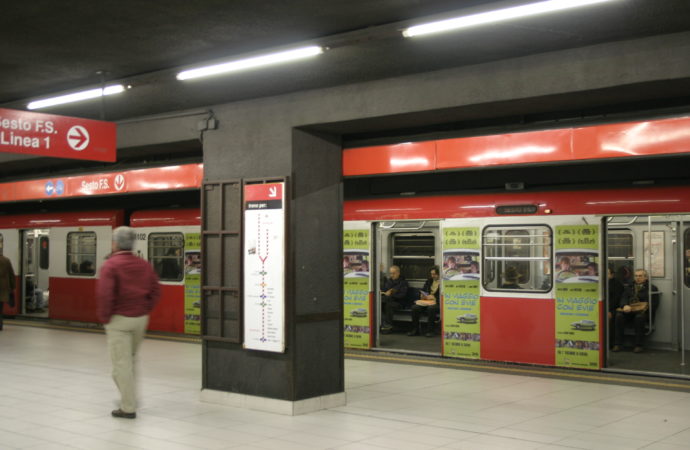 Milano, metro rossa inaccessibile