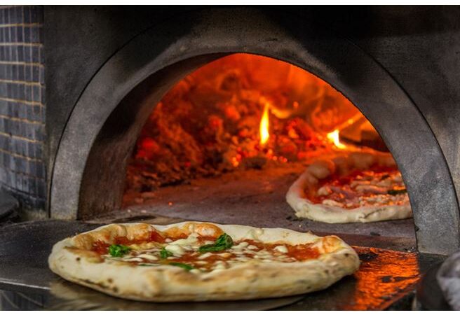 Pizze gratis per le fasce deboli di Napoli