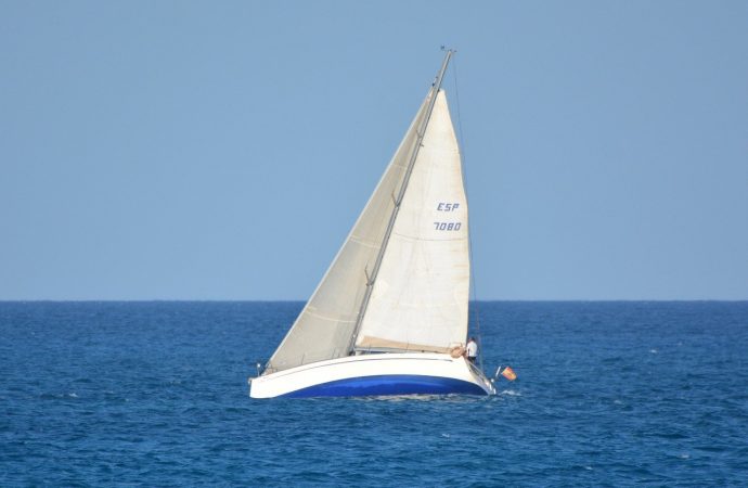 Barca a vela e surf per includere la disabilità