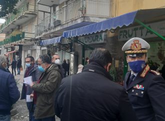 Ad Arzano adesivo contro la camorra