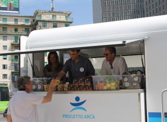 La cucina mobile di Progetto Arca a Napoli